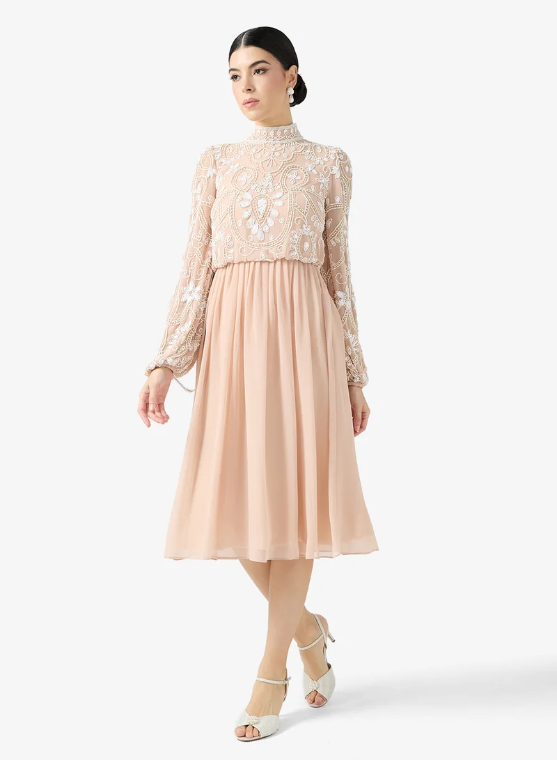 اميليا روز فستان ميدي بأكمام منفوشة مزينة